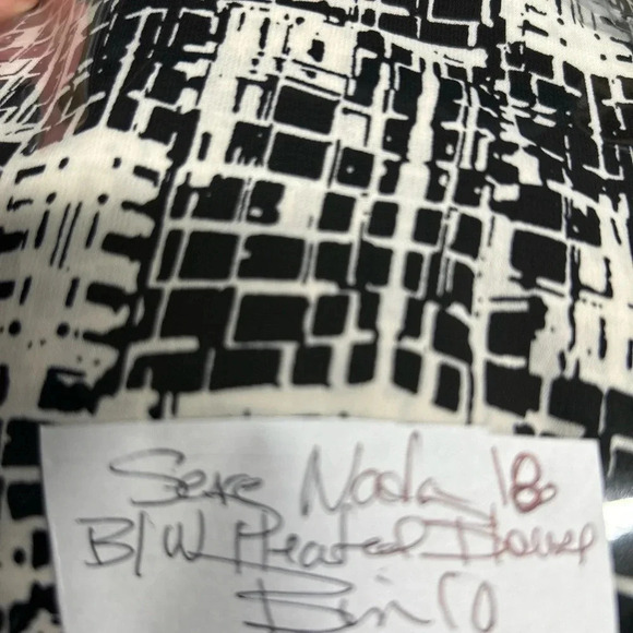 Sere Nada Women’s Size 18 Black White Pleated Button Blouse Stretch Artsy Career - Picture 12 of 12